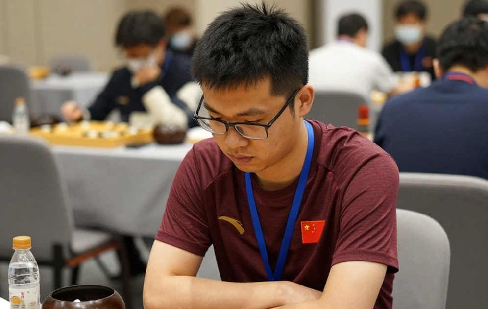 Mạnh hơn cả thời vô địch Olympiad: lời khen đẹp và khoảng trống chưa ai lấp