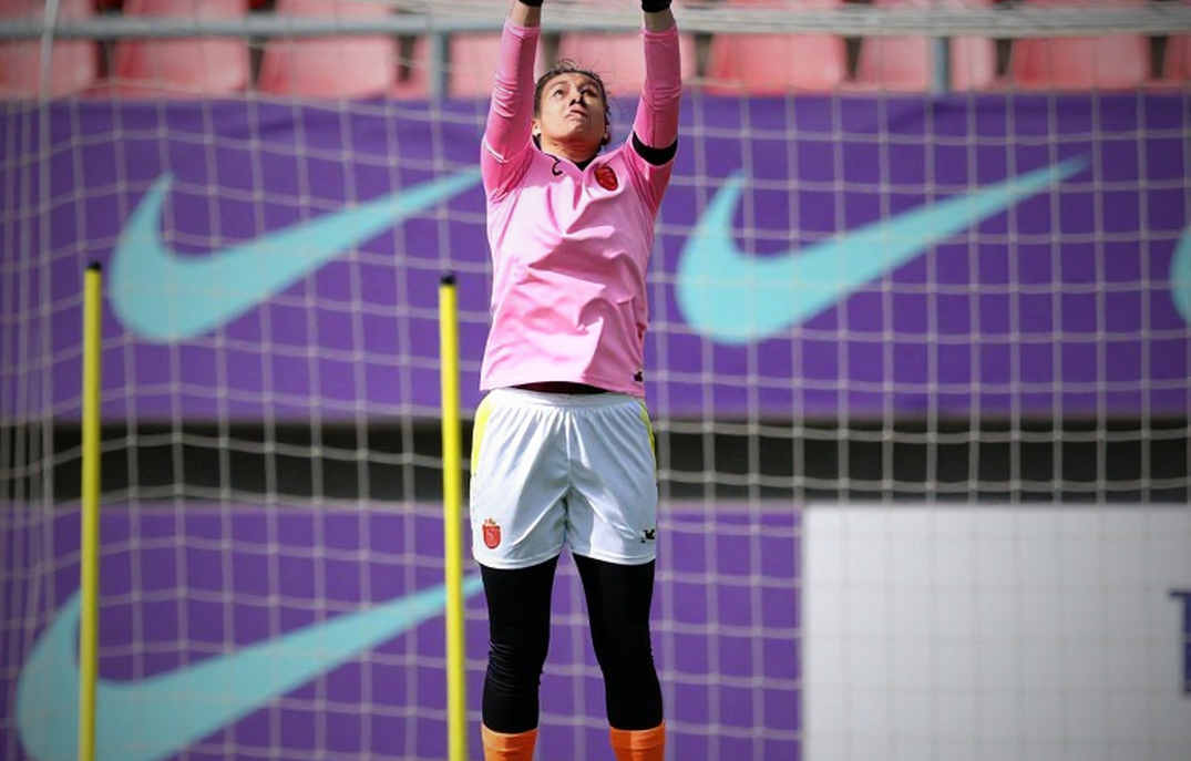 V-League giữa hai mùa chuyển nhượng: Điện thoại lúc bình minh và bài toán niềm tin V-League giữa hai mùa chuyển nhượng: Điện thoại lúc bình minh và bài toán niềm tin