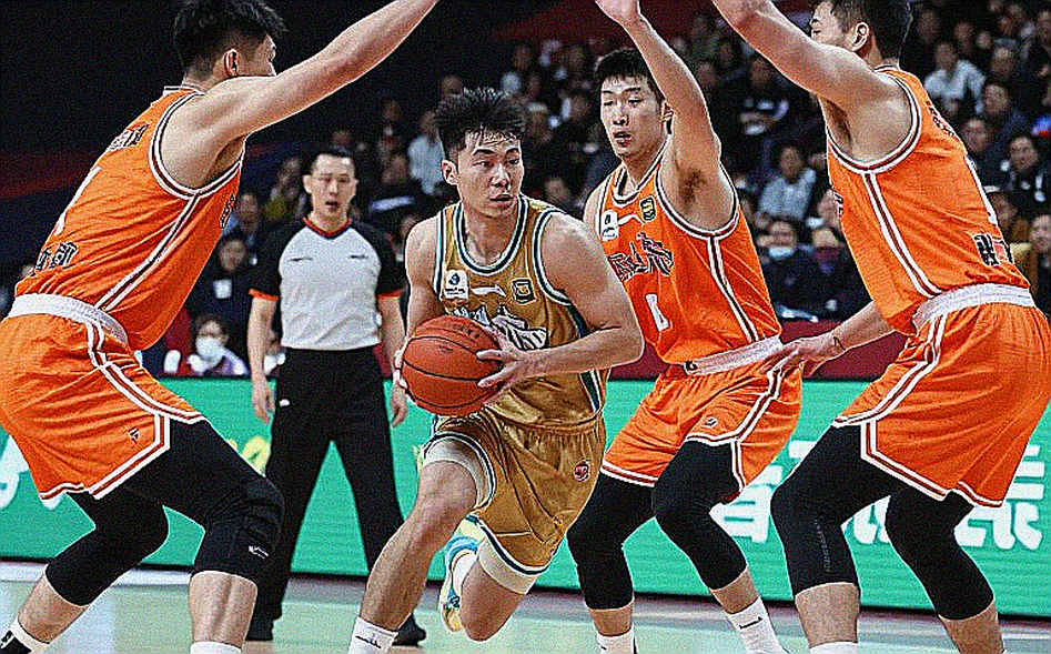 Anadolu Efes mở màn 2-0 giữa tuần lễ dày đặc: Đọc tín hiệu từ những trận thắng sát nút