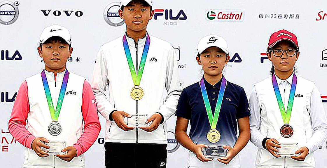 Bảng số trống trong làng golf: Khi im lặng bị đọc thành an toàn