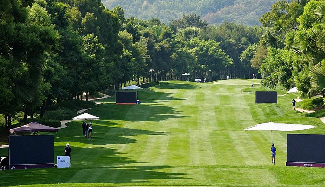 Tiger Woods có được lái xe golf không? Câu hỏi làm bối rối công tố viên trong cuộc họp báo