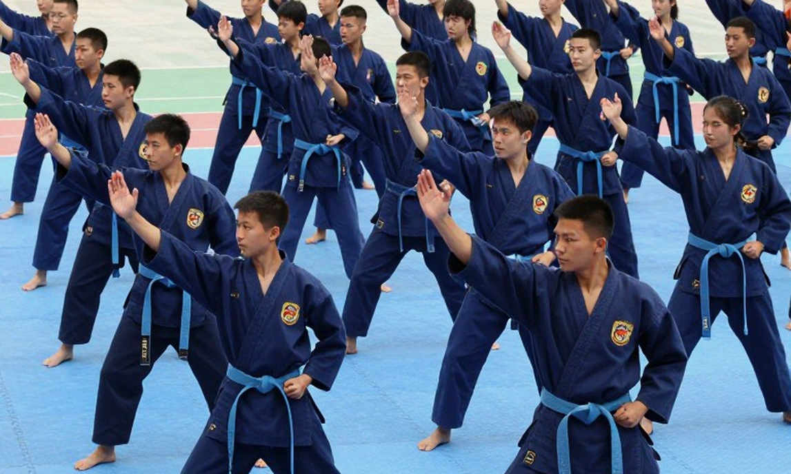 Allen khóa siết Duncan ở đêm chính UFC: Bảng điểm chỉ nói một nửa sự thật