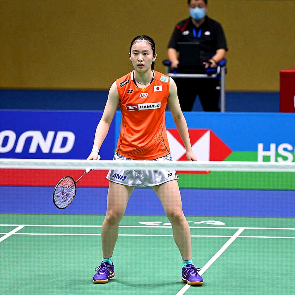 The Empty Dossier and the Craft of Reading Badminton Through What Disappears