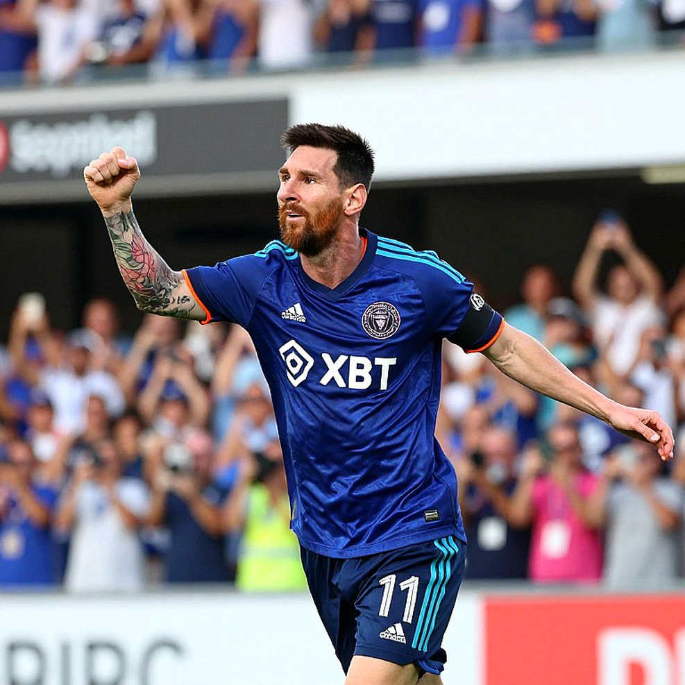 Phút im lặng bị cắt tiếng: Juventus bị phạt 10.000 euro vì cổ động viên quay lưng với huyền thoại Mazzola Phút im lặng bị cắt tiếng: Juventus bị phạt 10.000 euro vì cổ động viên quay lưng với huyền thoại Mazzola