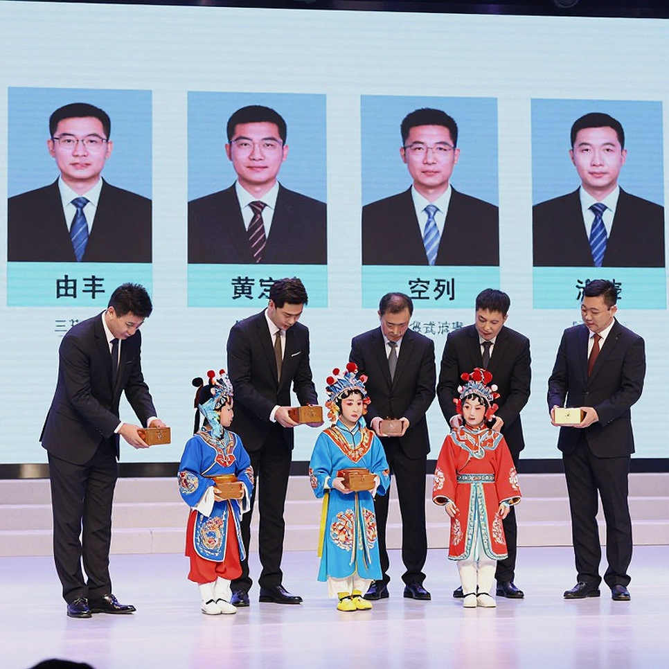 Cúp CLB châu Âu bước vào vòng cuối: Giri gặp Abdusattorov, bảng xếp hạng chờ kiểm chứng