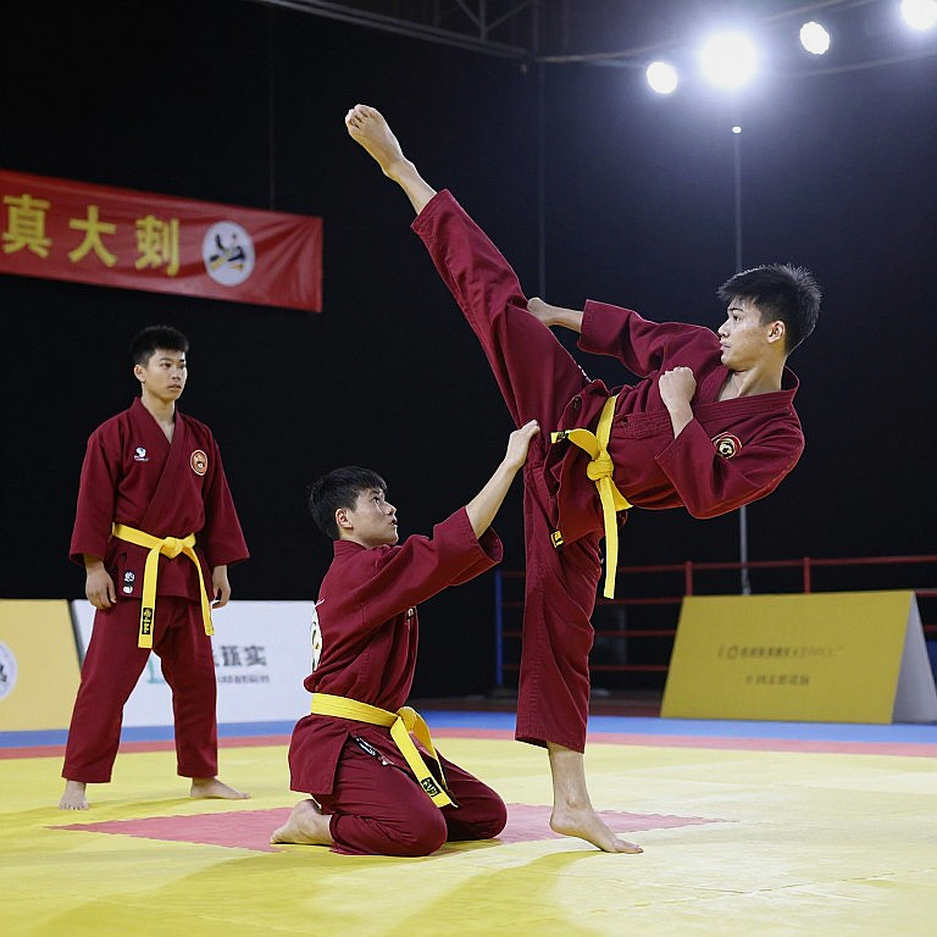 Jena Bishop hạ Liz Carmouche 48-47: chiếc đai PFL đầu tiên nằm trong một vòng 10-8 không ai chấm